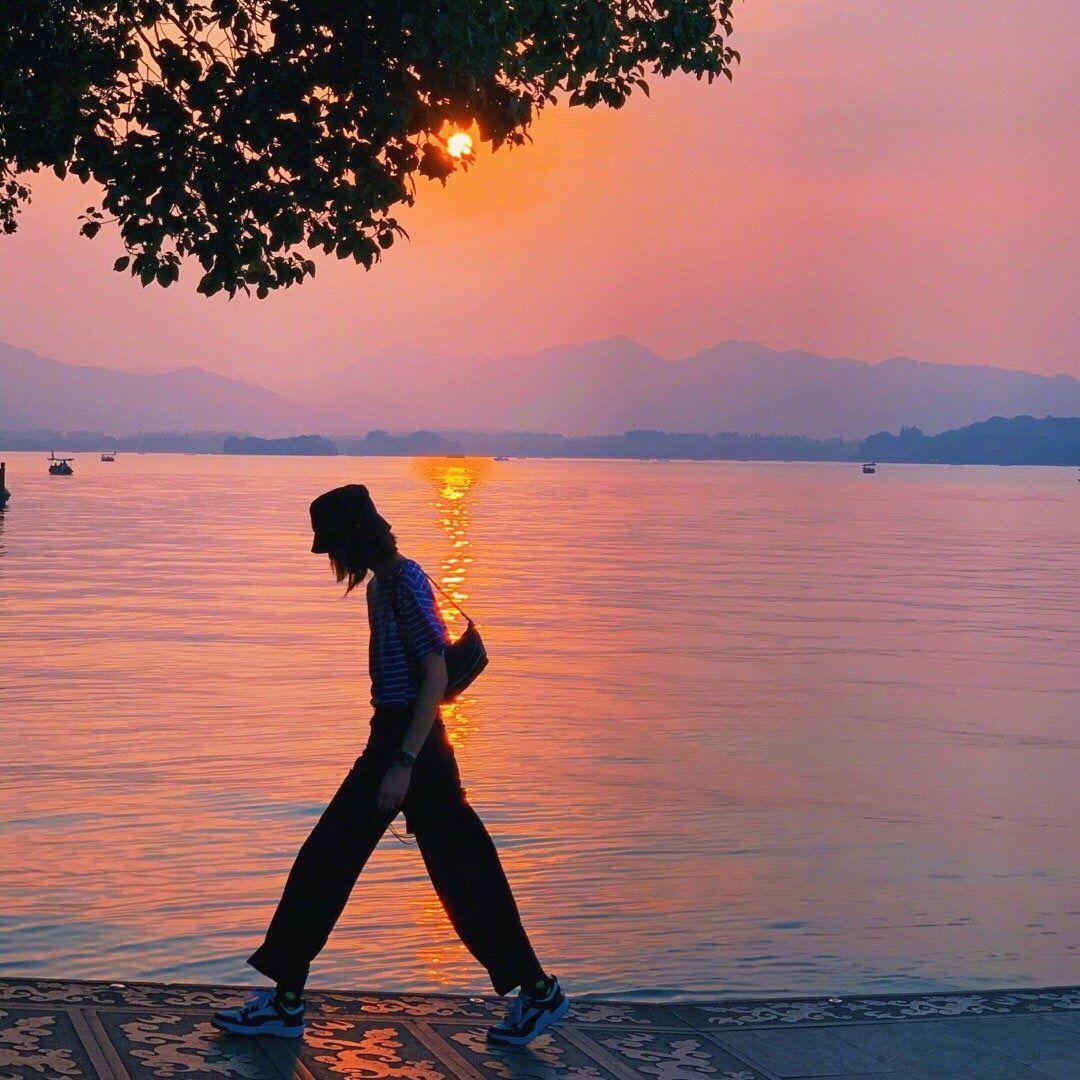 有没有这样背面的女生好看的头像