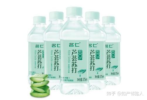 值得一提的是,好友趣名下同样生产一款名为"名趣"的苏打水,该品牌的