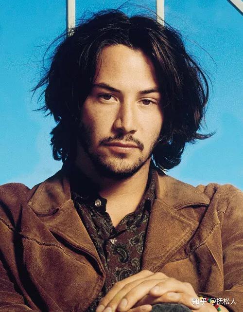 基努里维斯(夏威夷俚语,意思是:越过山丘的风)