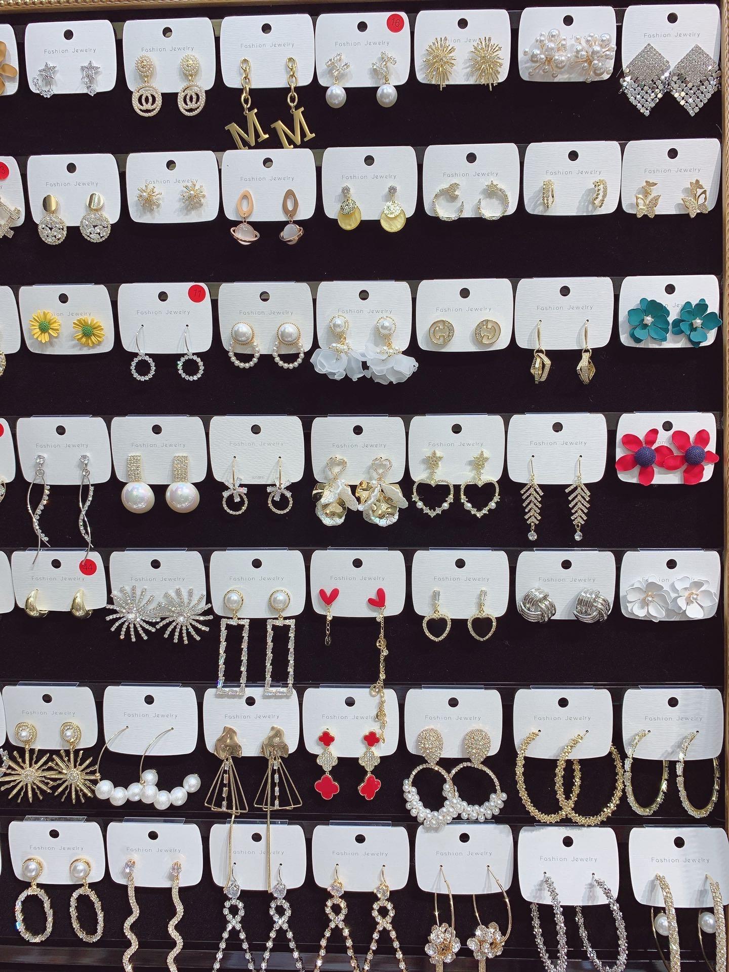 想批发饰品怎么找货源