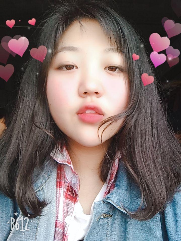 长相中等的女生长什么样子?