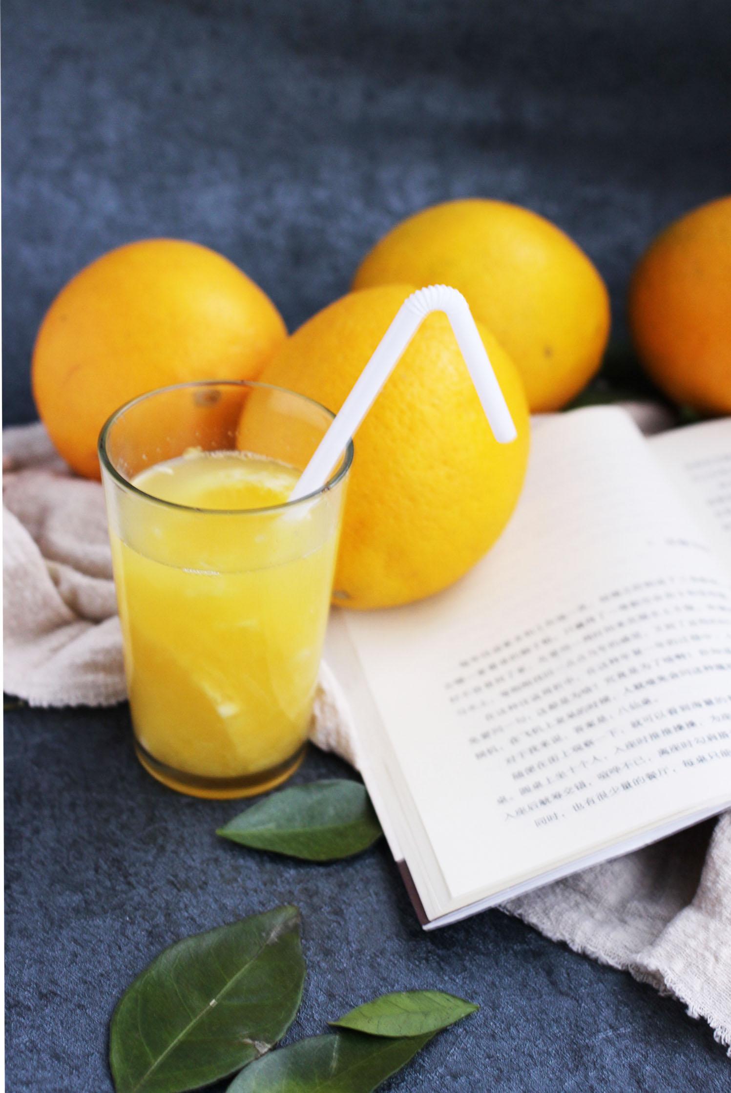 清甜爽口的脐橙每一粒都饱含汁水