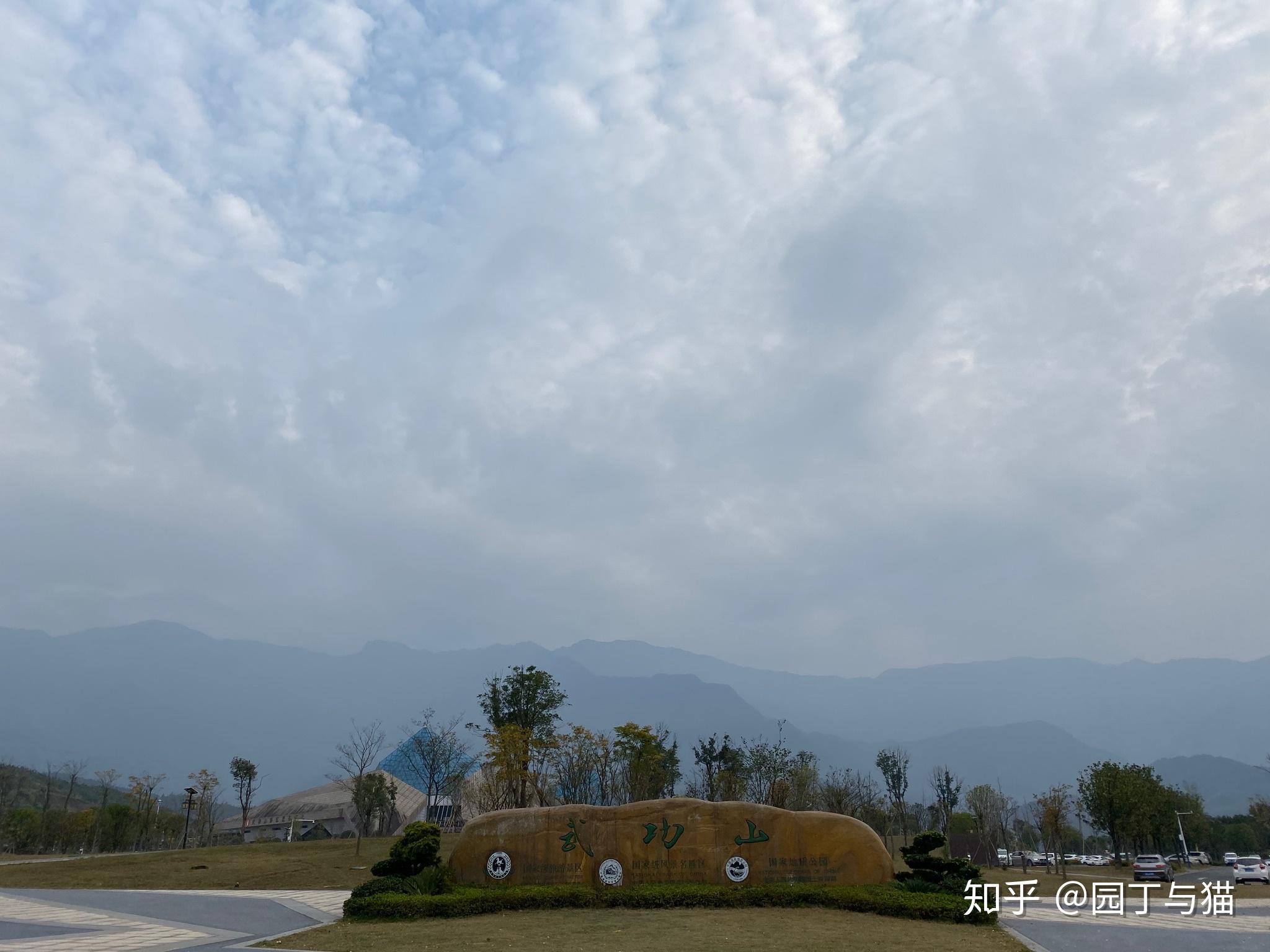 山是怎么样的图片 v2-5ce0d7ea727bba9e212e3d2d41ec9860_r.jpg