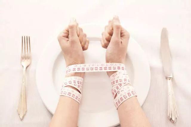 减肥饮食怎么搭配才不容易反弹 v2-5ce2f893718418e438e9e955c596d477_1440w.jpg?source=172ae18b