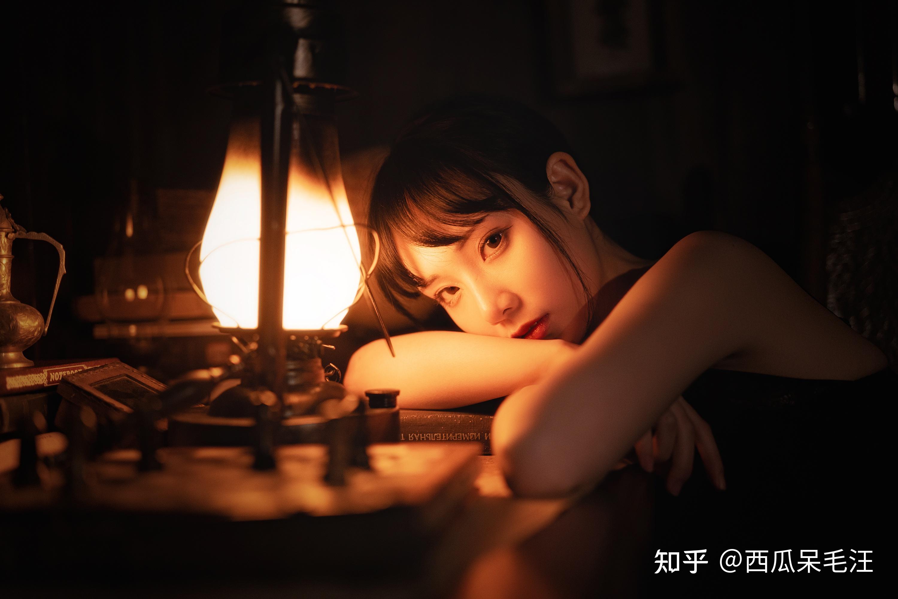 照片,为了不让高功率的灯光破坏整体氛围,我都会选择用高感进行拍摄