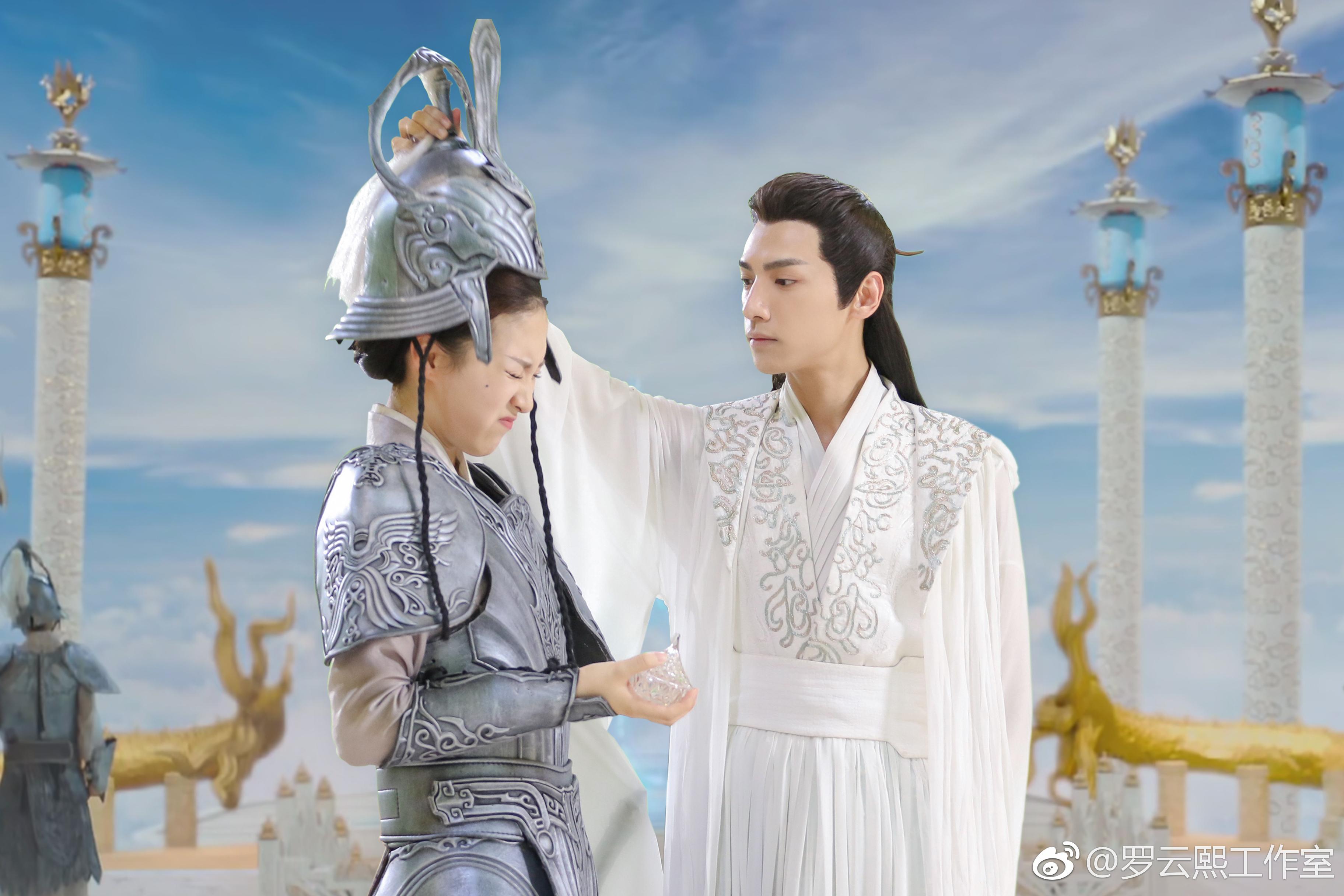 如何评价邓伦和罗云熙在《香蜜沉沉烬如霜》中的古装扮相? - 知乎