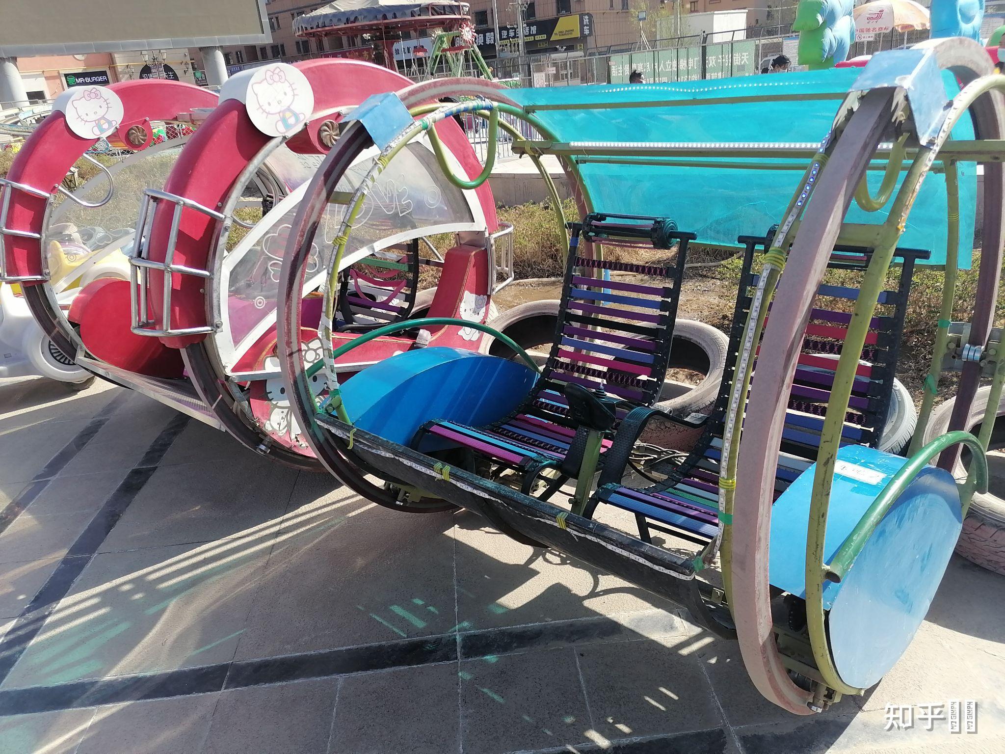 侏罗纪公园四中的球形观光车是如何驱动的