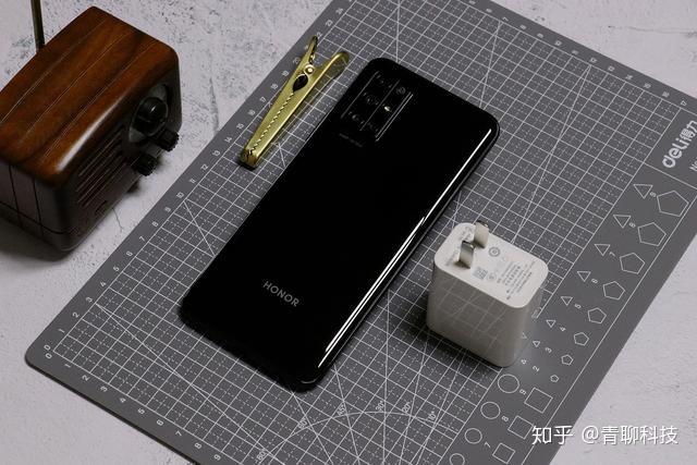 荣耀30s续航实测 v2-5d07d6983c24695698a971c69c7d2a30_r.jpg