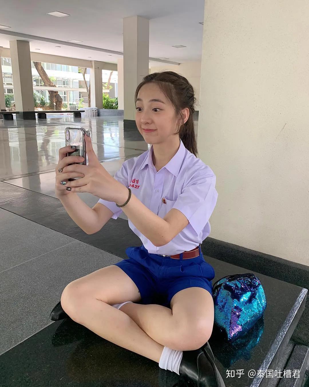 泰国法政大学允许学生根据性别侵向自选着装