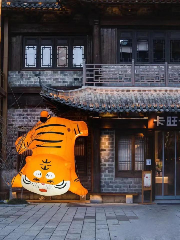 这样的门头设计,让人不想进店都难