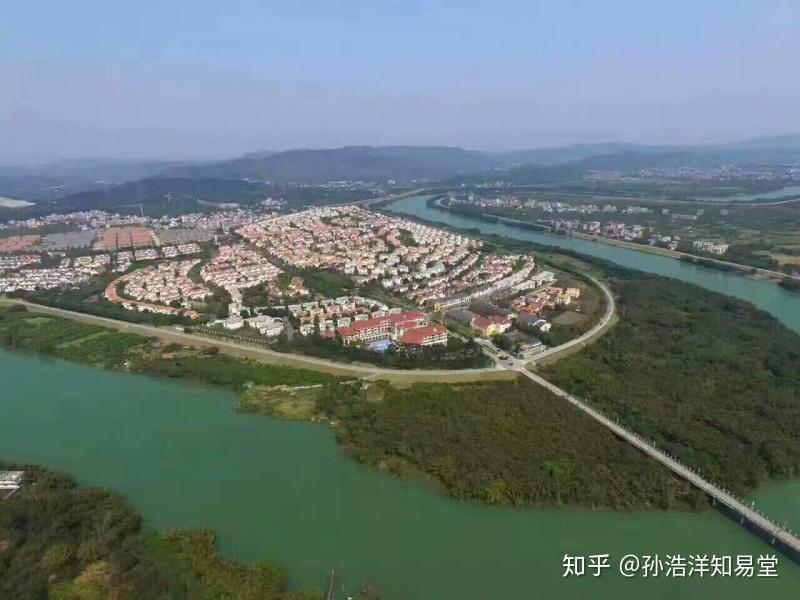 很多朋友都听说过"山环水抱,藏风聚气,气聚有情"这样的风水术语,它