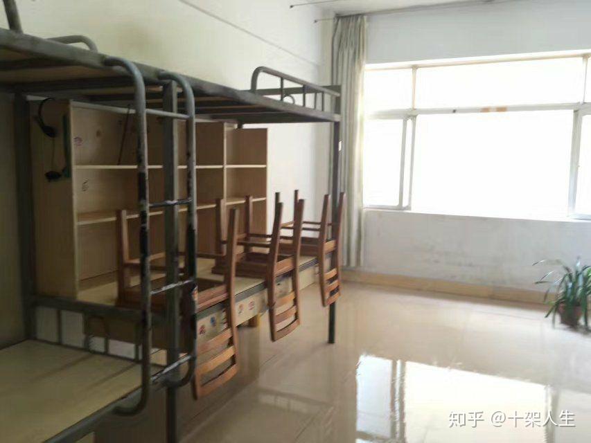 西南林业大学的宿舍条件如何?校区内有哪些生活设施?