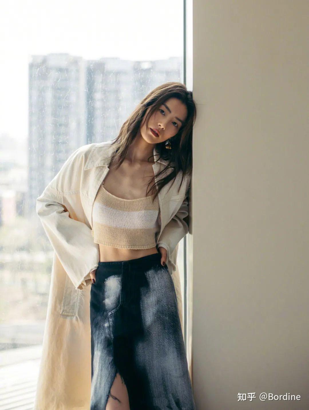 牛仔半身裙的搭配看大表姐刘雯怎么搭配出优雅帅气