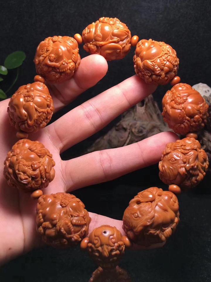 胡小兰雕刻大师有名吗?胡小兰核雕作品的收藏价值高吗?