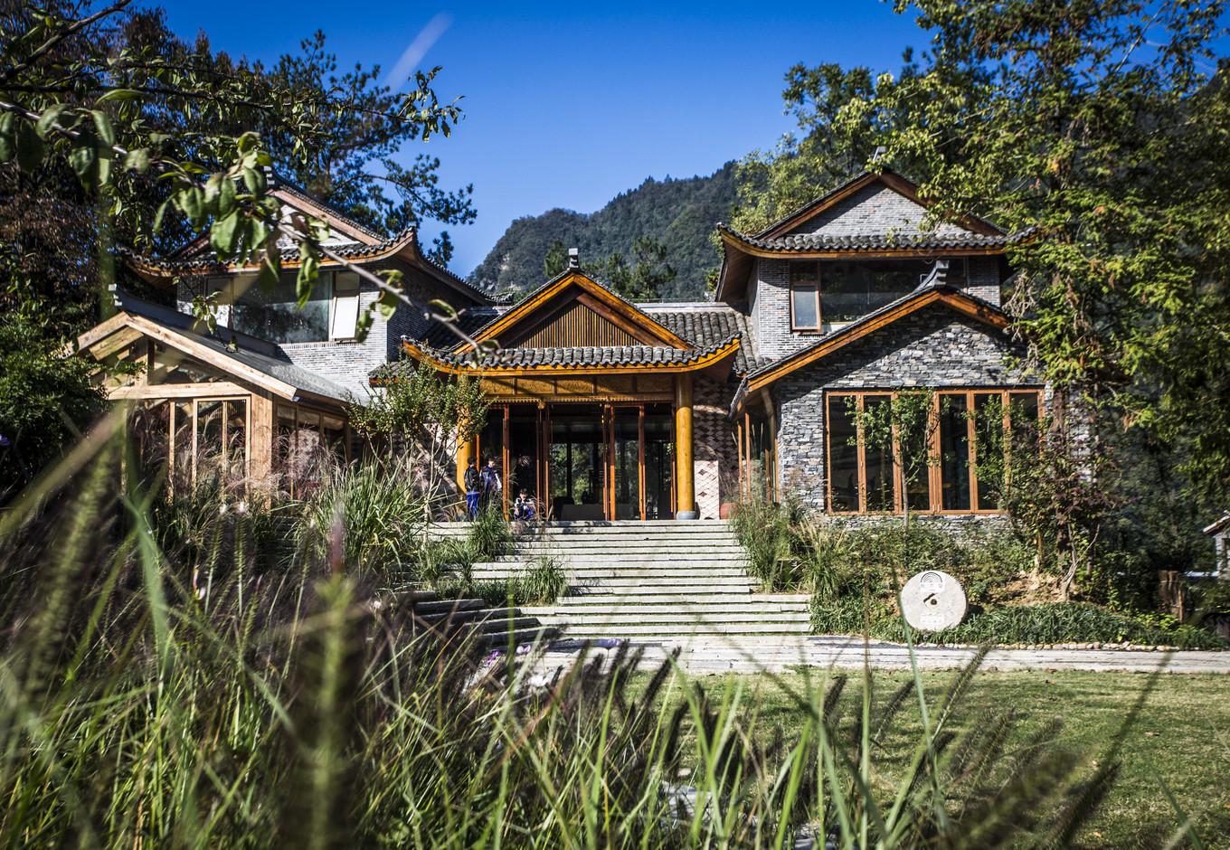 一座隐藏在张家界山里的民宿夏天可以看山冬天可以看雪