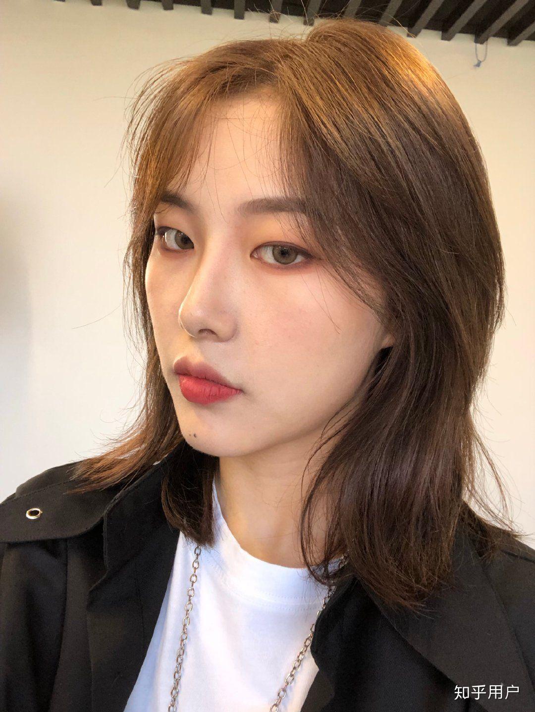 长脸,中庭长,鼻子大的女生适合什么发型?