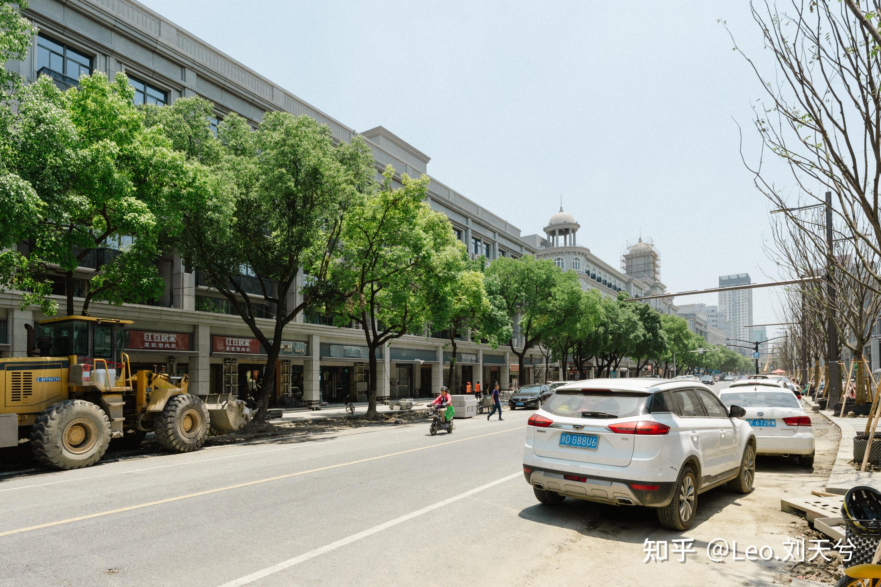 自五芳斋总店向北望五芳斋总店嘉兴商城华庭街是建国路上的商业步行街