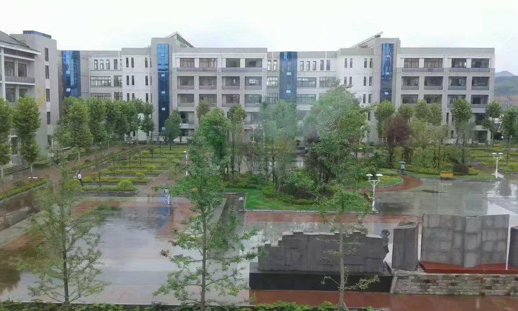 遵义南中读高一好还是遵义市四中