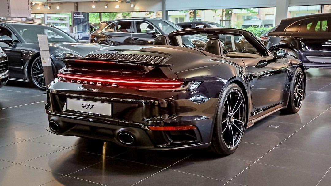 海外实拍保时捷911turbos敞篷版不愧是拉风优雅的性能机器