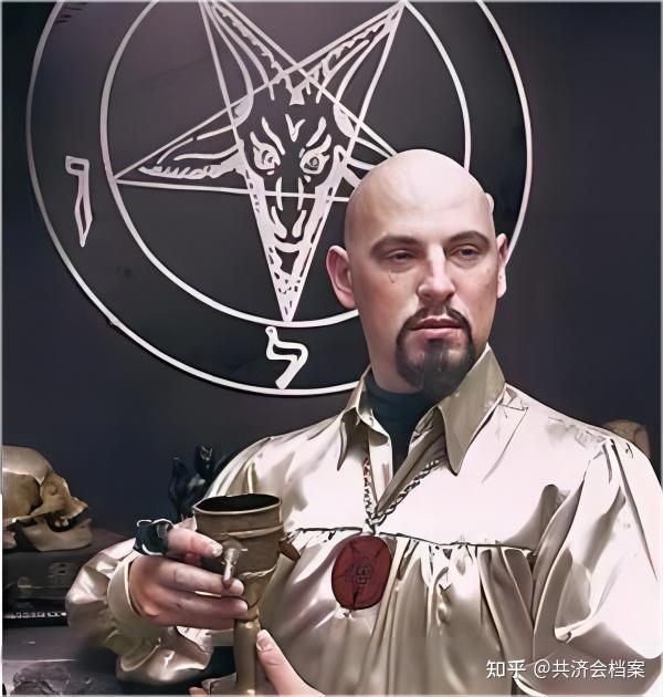 西方魔鬼崇拜的万恶之源!安东·拉维与美国撒旦教:基督教社会被撒旦教侵蚀开启了美国衰落的总开关 - 知乎