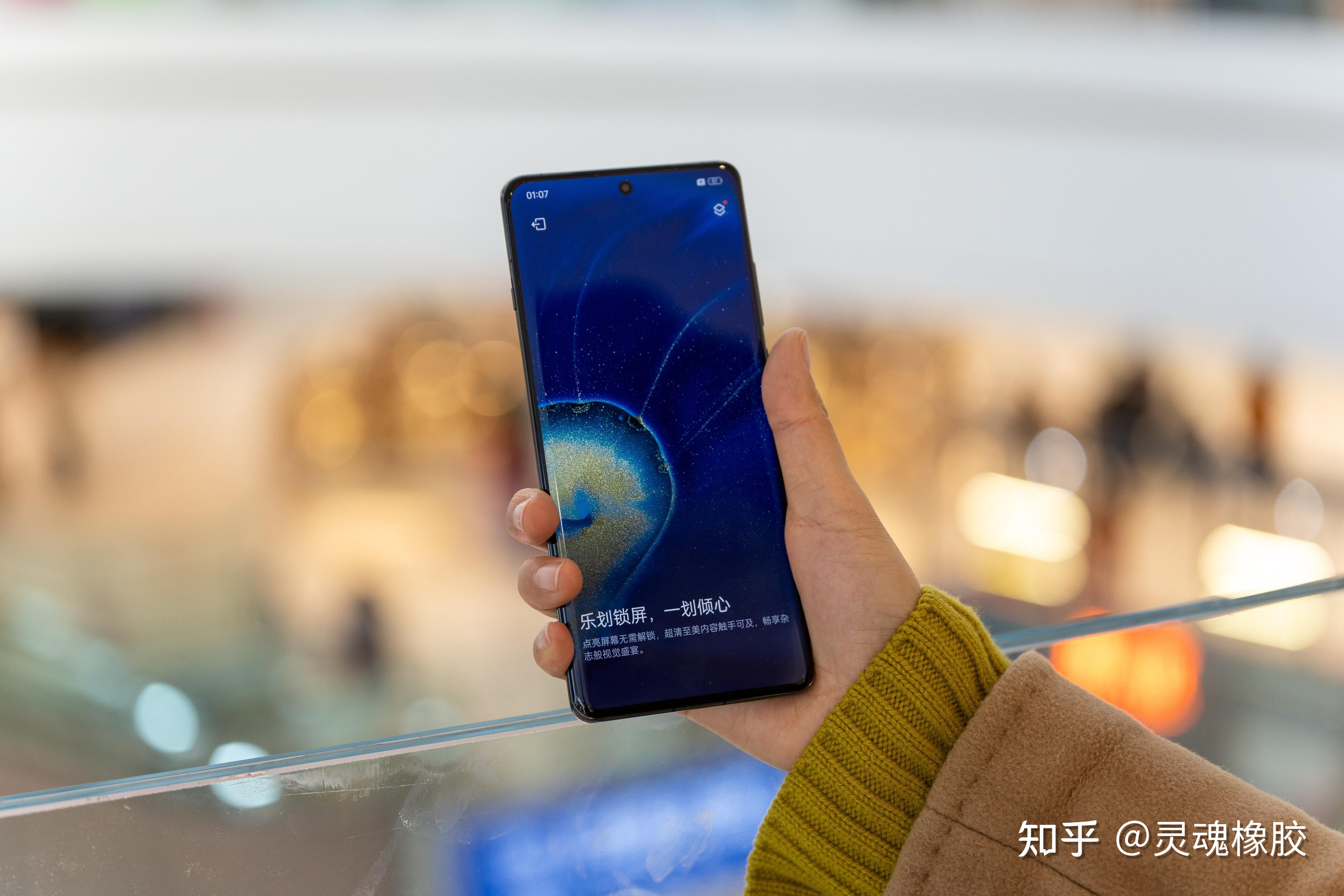 因为这货从发布到现在,连续5个月霸榜安兔兔4000元以上旗舰手机性价比