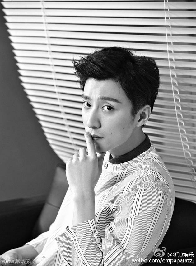 在hello女神里乔任梁脖子上好像粘了块很大的胶布是我眼花吗