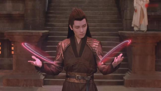 不得不说,前20分钟的打斗戏真的是十分爆炸,经费终于用在了刀刃上.