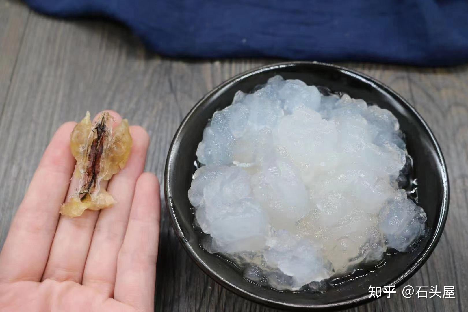 好的雪蛤可以200倍泡发,泡发的时候要放入料酒和姜片,能很好的去除
