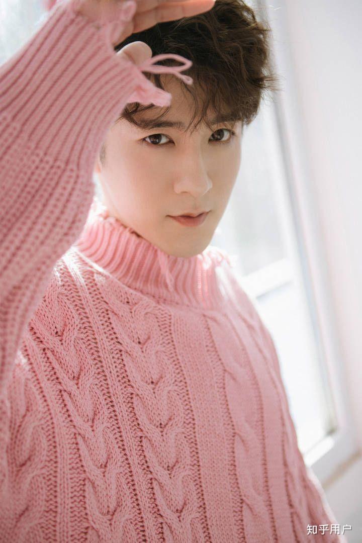 有没有哪个男明星穿粉色衣服好看