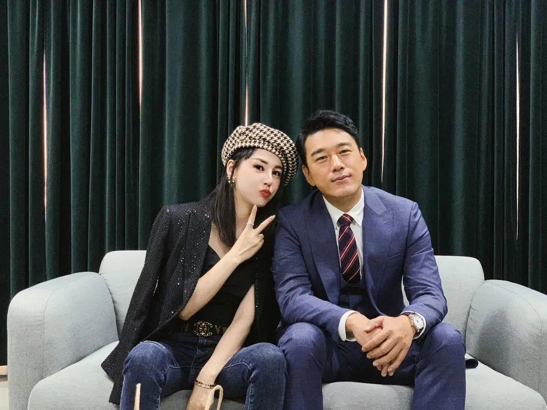 52岁闫妮新恋情被曝光,网友却不看好他? - 知乎