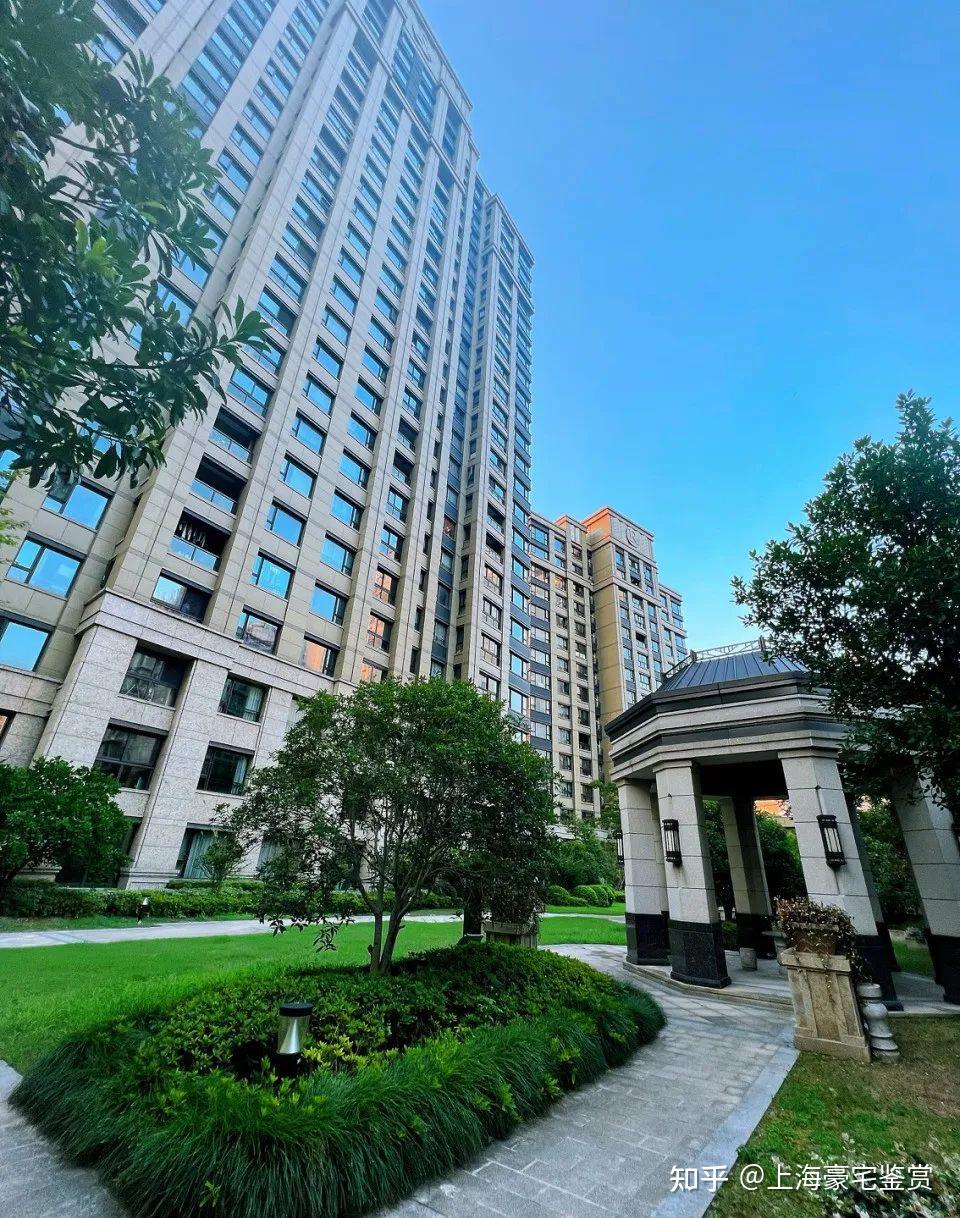 华府天地系列 顶楼送2个露台 360平6300万 - 知乎