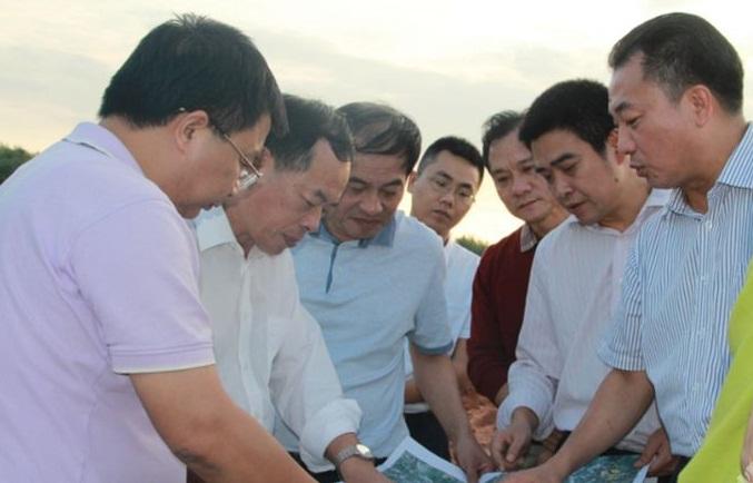 曹兴到吴川调研公路和机场施工便道建设工作