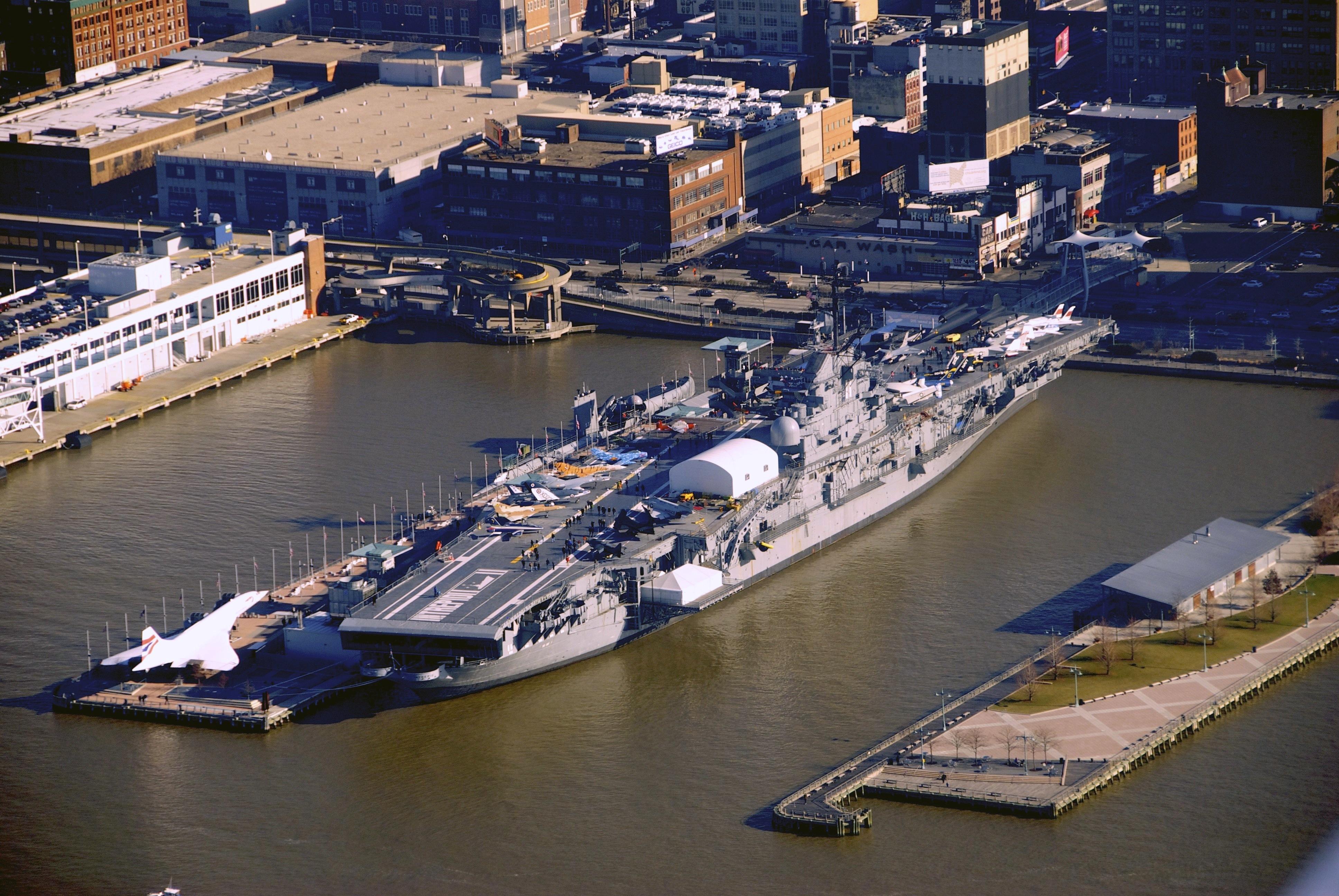 USS Intrepid   V2 5e6cfe1f5320b42f24c9b1f93358bf54 R 