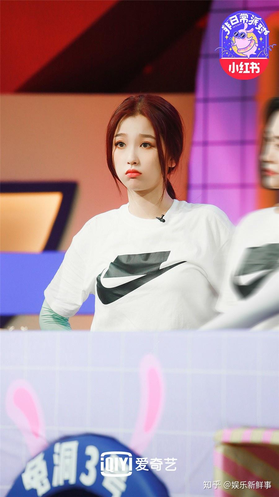 非日常派对再现校园趴刘雨昕上演好学生式课堂偷吃