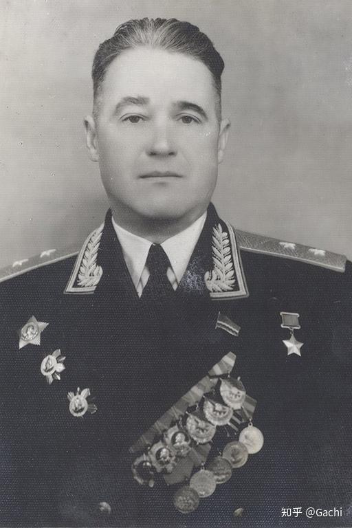 荣获苏沃洛夫勋章,库图佐夫勋章和两次红旗勋章的近卫红旗卡林科维奇