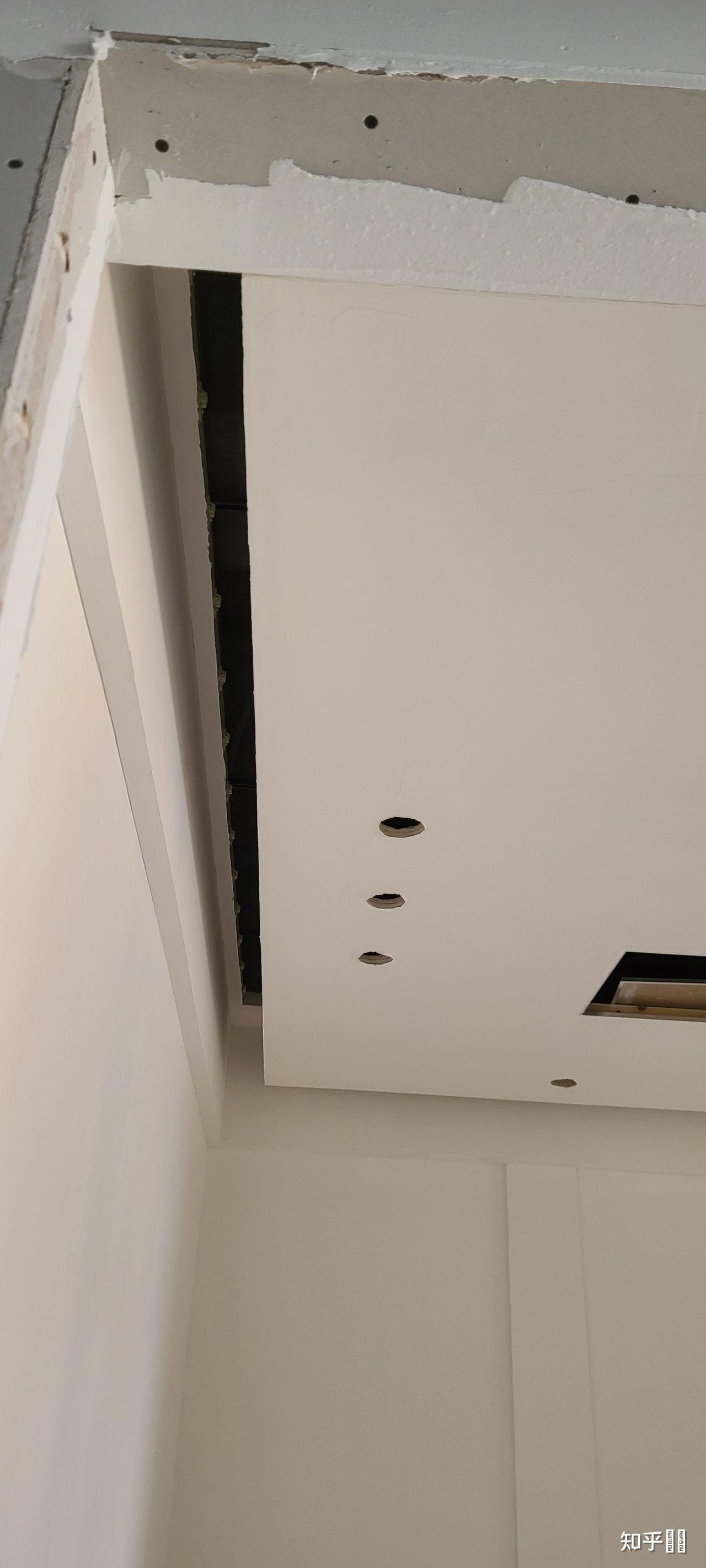 问下中央空调的侧出侧回侧出下回下出下回下出侧回各有啥优缺点