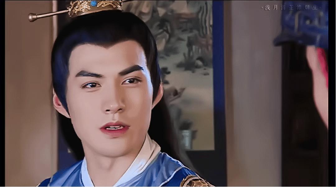 剑眉星目,长眉入鬓,都是形成男孩子眉毛好看的词汇.