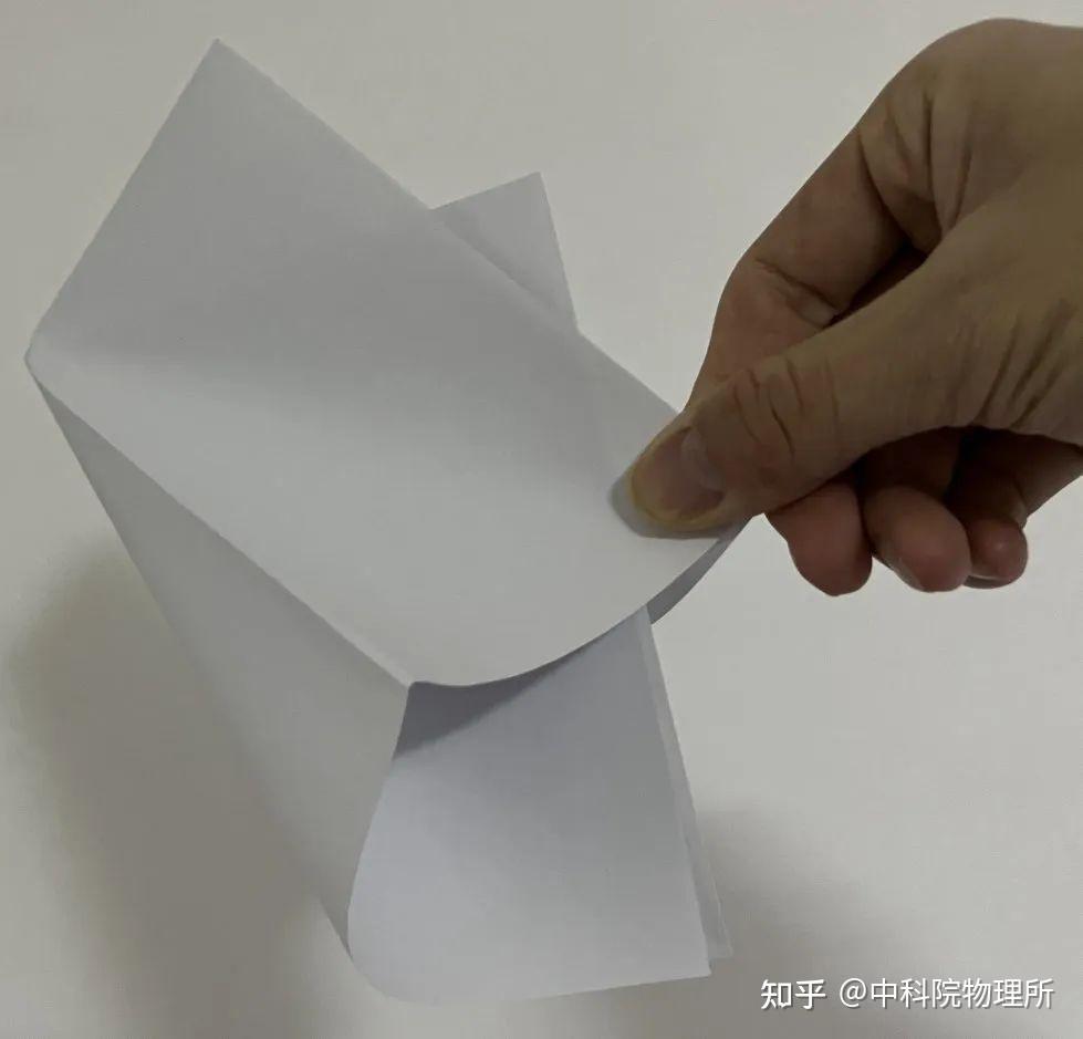 手中的一张纸，竟能甩出超新星爆炸的效果？ - 知乎