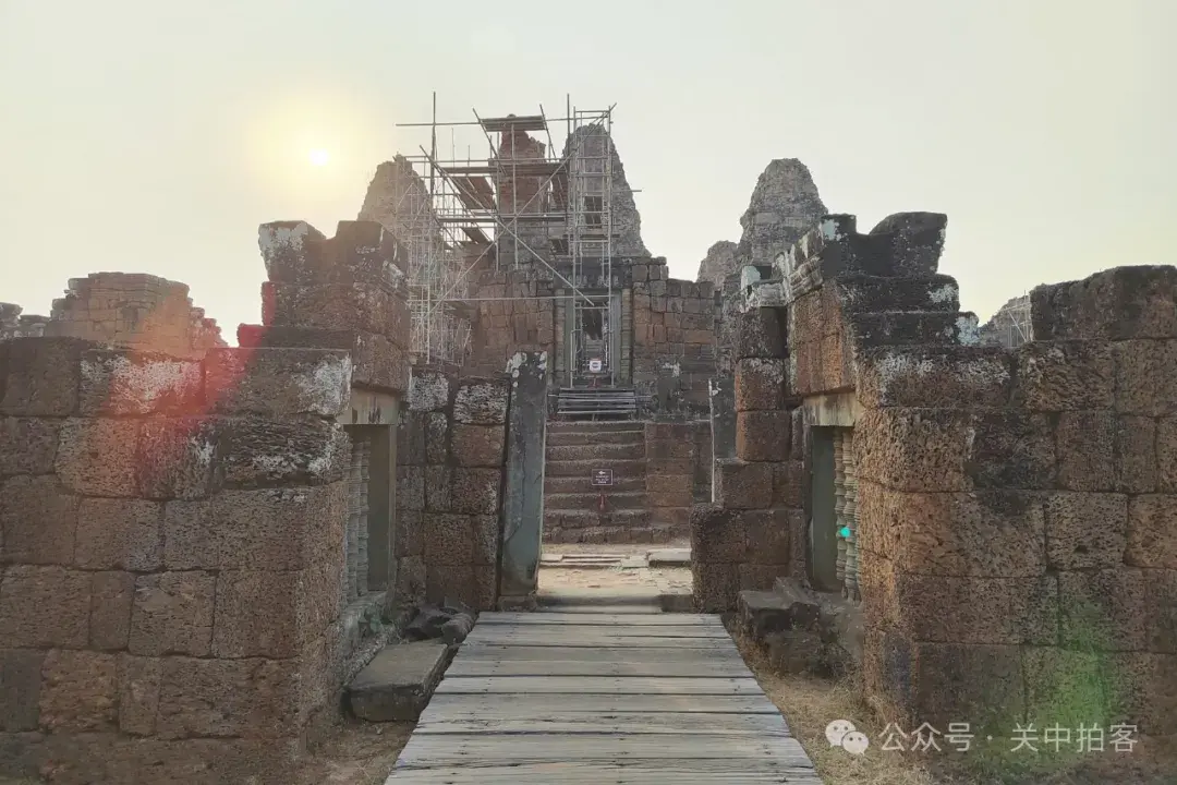 吴哥古迹:走进东梅奔寺(East Mebon Temple) - 知乎