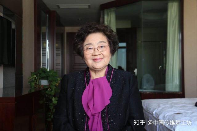 她是央广新闻和报纸摘要主播曾在车间每天为工人读报纸