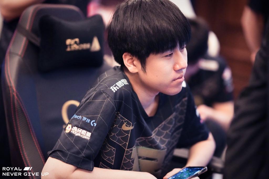 lol:rng小明直言gala为"内鬼",呼吸哥地位难保,rng"乱了" - 知乎