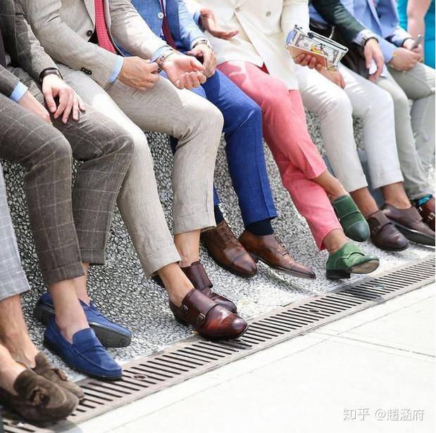 怎么把鞋带调紧 v2-5f15e9a9a634f42d0ea3694e7517aaa4_r.jpg