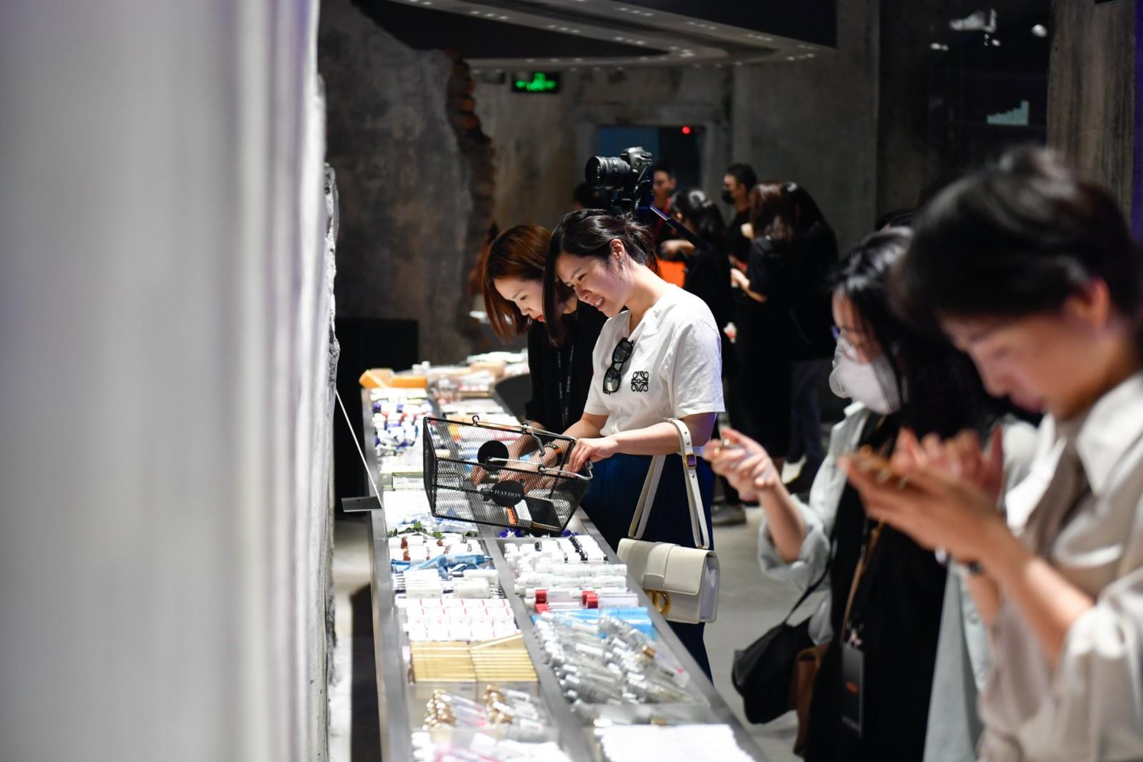 haydon黑洞高端美妆零售界超级ip