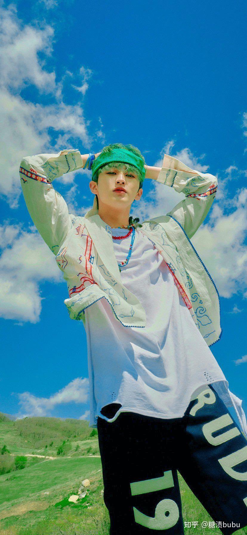 姐妹们有没有李马克的神图可以做壁纸的内种最好无水印