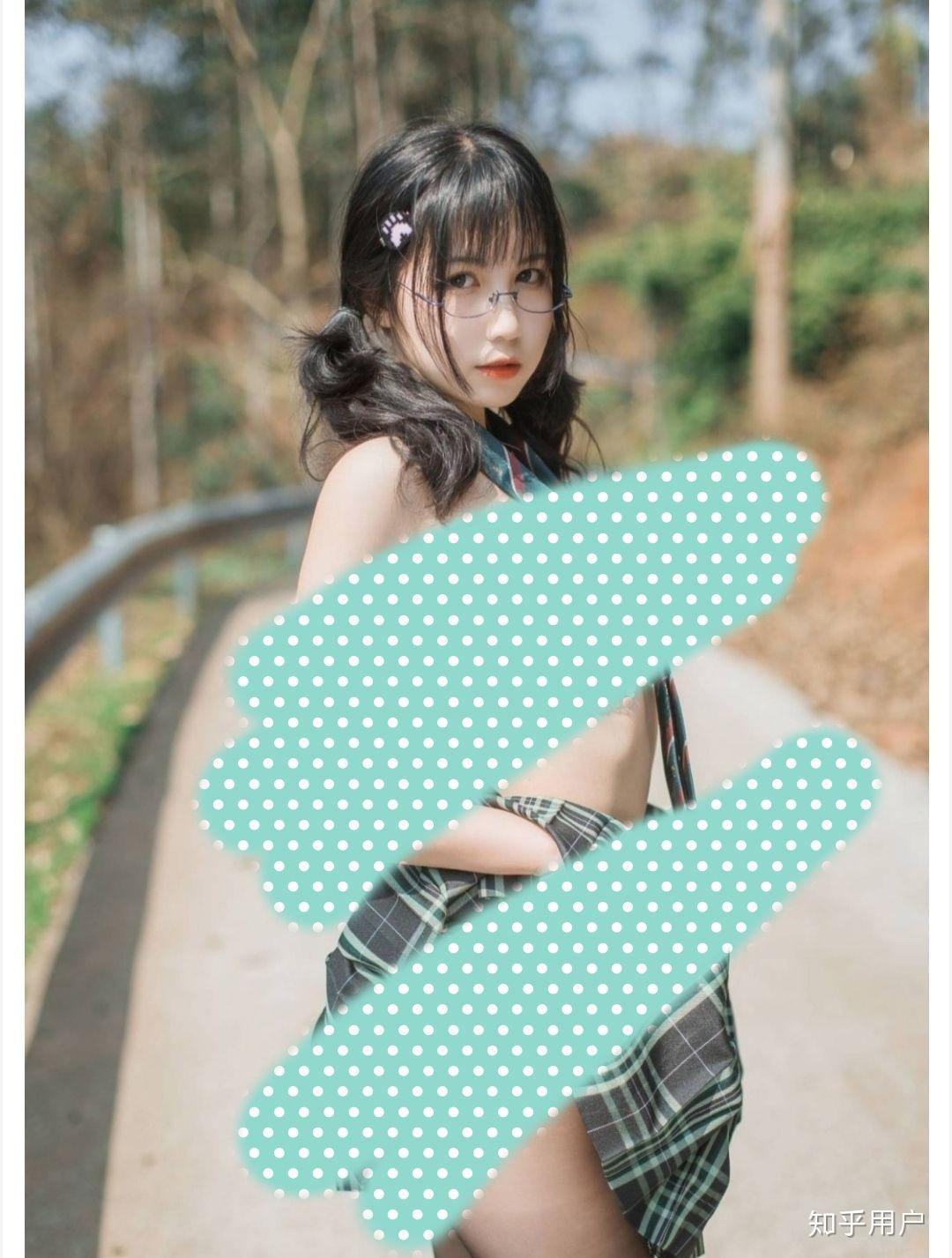 如何看待cp26上穿jk制服的女生摆露骨姿势被路人骂