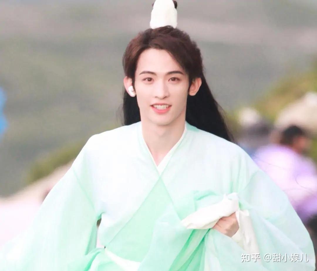 吉星高照新路透照谢怜和花城的扮相已改进有内味儿了