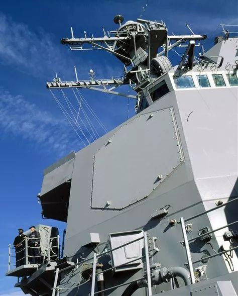 级是至今世界上战力最强的驱逐舰之一,其重量和火力超过许多巡洋舰