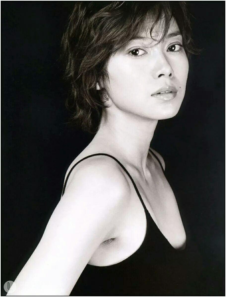 江角真纪子(1966)最早的长腿女王风 天海佑希(1968)