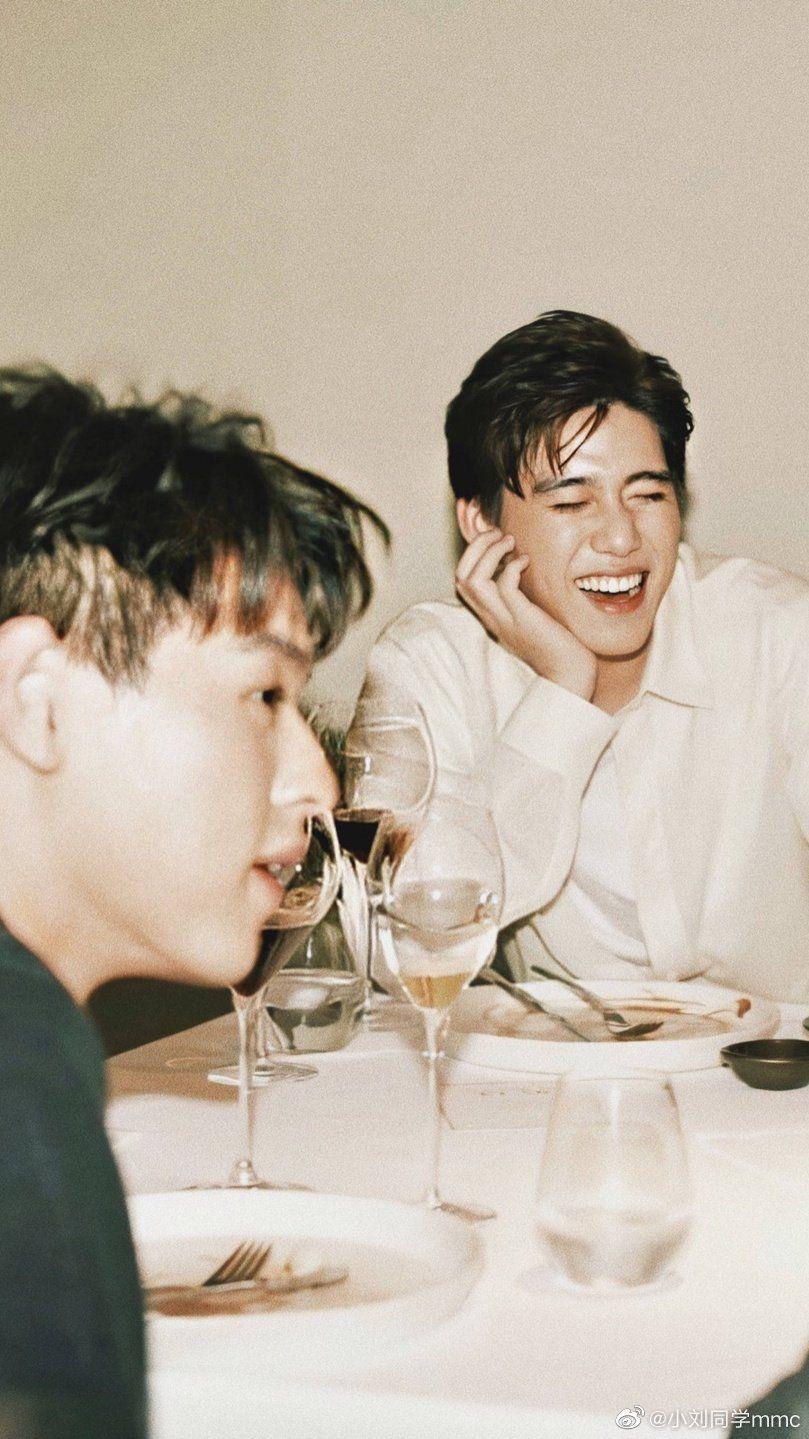 希望大家可以给我发一些billkin的壁纸谢谢