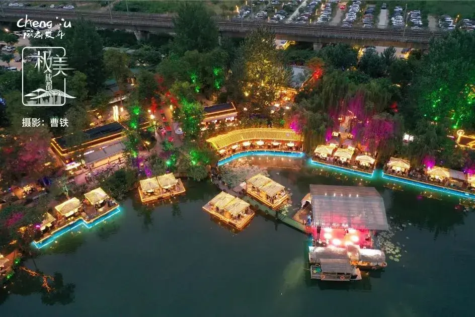 目前天府沸腾小镇中的玛歌庄园,沸腾都火音乐·百花谷等六大项目投入